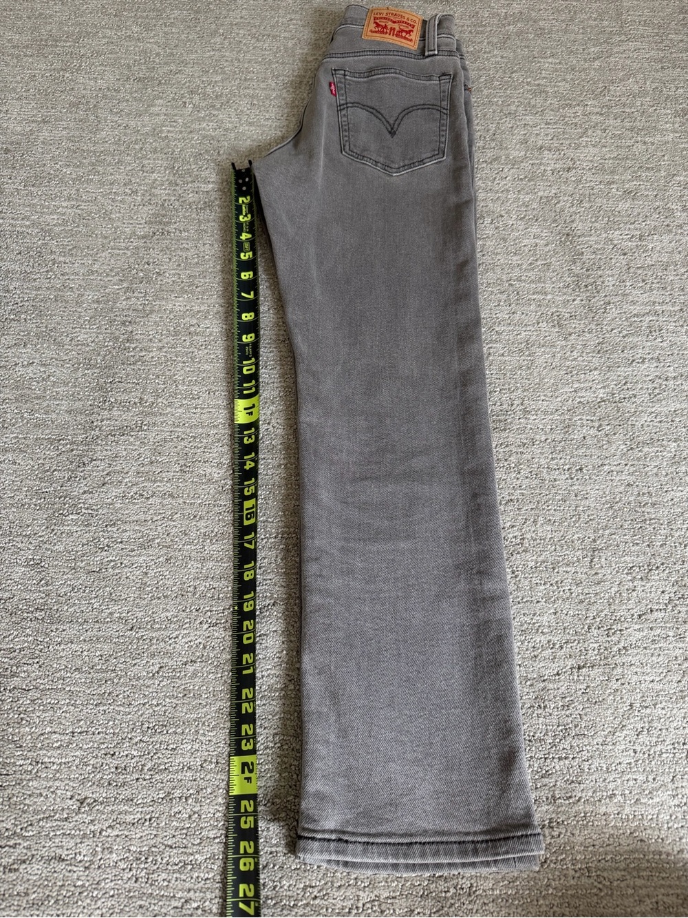 Levi’s Wedgie Straight Jeans in Gray - Picture 11 of 13